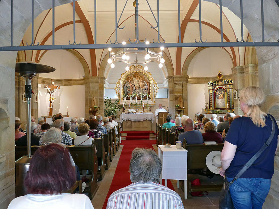 Nachfeier des Mährisch-Neustädter Wachsstockfestes an der Weingartenkapelle (Foto: Karl-Franz Thiede)